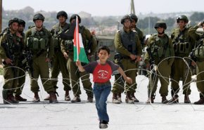 ویدیو/ رجز خوانی کودک فلسطینی در انتقاد از سازشکاری سران عرب و انتقاد شدید از ترامپ