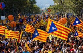وزيرة إسبانية: هناك حاجة عاجلة لتعديل الدستور بسبب أزمة قطالونيا