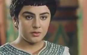 مشهد رائع من مسلسل یوسف الصدیق ... أمنحوتب الصغير يركع للنبي يوسف الصديق 