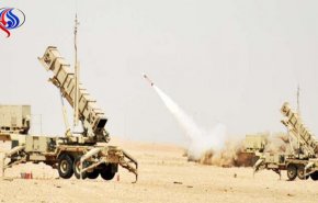 القوات اليمنية تطلق صاروخ 