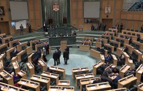 انسحاب عشرات النواب الأردنيين من اجتماع البرلمان مع الرزار