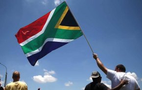 جنوب أفريقيا تعاقب مسؤولة 