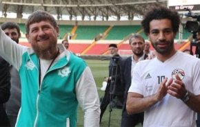 صورة رئيس الشيشان و محمد صلاح سببا للانتقادات!