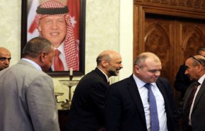 حكومة الرزاز تؤدي اليمين اليوم أمام الملك الأردني