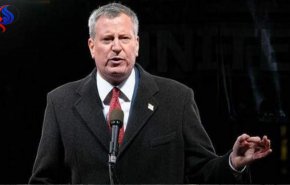 رئيس بلدية نيويورك: صُدمت بنقل مهاجرين قاصرين للمدينة دون علمي
