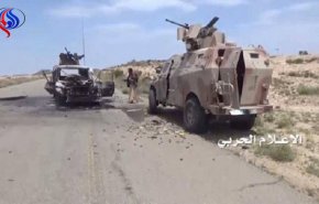 صحنه هایی از پیشروی نیروهای یمنی و انهدام تجهیزات سعودی ها در الحدیده +فیلم