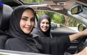 اليوم الاول لقيادة السعوديات للسيارة: شكوك وحوادث ونكت وترحيب مشايخ!