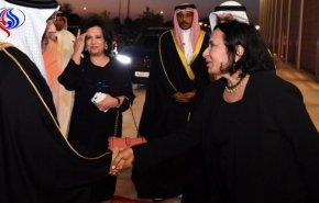 ولیعهد بحرین با اعضای هیات اسرائیلی در بحرین دست داد