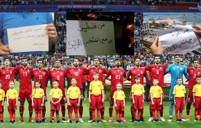 بالصور..سكان فلسطين يدعمون المنتخب الايراني لكرة القدم