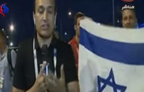 مراسل تونسي تصدى لمشجعين حاولوا رفع العلم الإسرائيلي+ويديو
