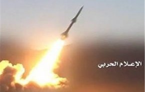 شلیک موشک بالستیک به انبارهای تسلیحاتی سعودی ها در ساحل غربی
