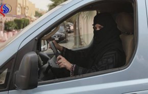 أول حادث من نوعه في السعودية… امرأة تدهس رجلا بسيارتها