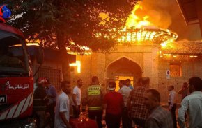 اصابة 18 شخصا في حریق المسجد الجامع في ساري شمال ایران