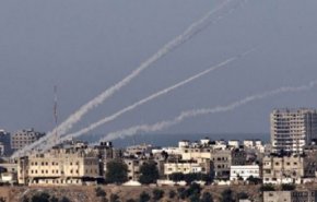 بالفيديو..الفصائل الفلسطينية تمطر المستوطنات الاسرائيلية بالصواريخ