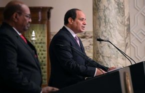 السيسي للبشير: الروابط بين مصر والسودان لا توجد بين سواهما

