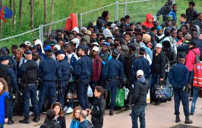 إخلاء مخيم من 450 مهاجرا في فرنسا