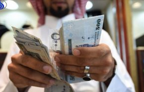 السعوديون يقترضون هذا العام  ثلاثة أضعاف ما اقترضوه العام الماضي!
