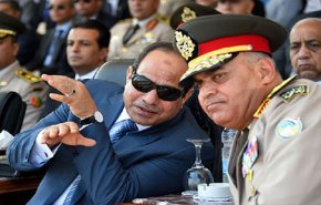 السیسی، وزیران پیشین کشور و دفاع را در حصر خانگی قرار داد
