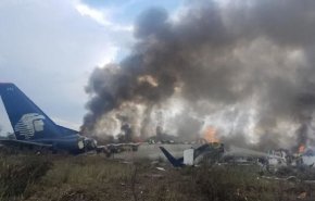 سقوط هواپیمای مسافربری در مکزیک/ تمام مسافران زنده ماندند + فیلم