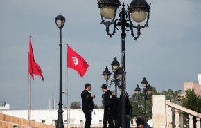 عناصر مسلحة تسطو على بنك في تونس
