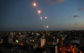 غزة ترد بـ220 صاروخا على 150 غارة اسرائيلية  