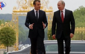 ماكرون ينتقد روسيا مؤكدا على ضرورة التعاون الأمني معها