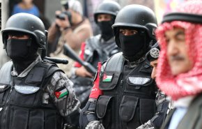 خلية أزمة بالأردن بعد تفجيرات ومقتل رجال أمن بمداهمة