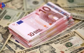 اليورو يتراجع أمام الدولار على خلفية التوتر حول تركيا