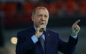 هل يخضع أردوغان لترامب أو ينتصر على أزمة الليرة؟