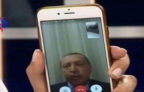 أردوغان ينقلب على الهاتف الذي أنقذه من 