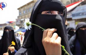 شاهد.. هذا ما تفعله نساء اليمن للمجاهدين في عيد الأضحی
