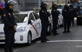 الشرطة الإسبانية تعلن مقتل رجل يحمل سكيناً هاجم أحد مراكزها