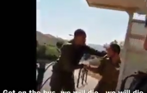 بالفيديو .. جندي إسرائيلي يتمرّد خوفاً من الموت!
