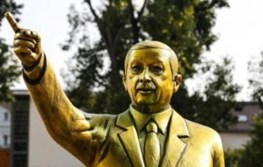 تمثال أردوغان يثير جدلا بألمانيا.. والسلطات تحسم أمره!