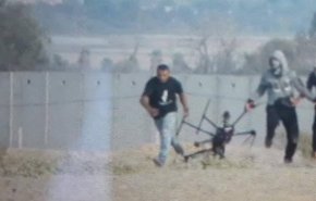 شاهد الطائرة التي أسقطها المتظاهرون الفلسطينيون