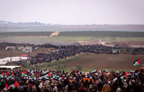 بدء توافد الحشود إلى مخيمات العودة شرق غزة
