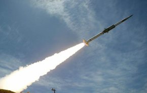 اطلاق صاروخ باليستي على مطار جيزان الإقليمي

