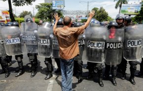 شرطة نيكاراغوا تفرق بالقوة مظاهرة معارضة للحكومة