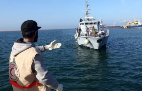 خفر السواحل الليبي ينقذ 235 مهاجرا قبالة الساحل الغربي