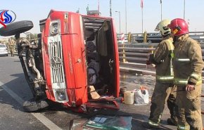 واژگونی مینی‌بوس در بزرگراه آوینی تهران/مصدومیت 15 نفر