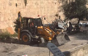 المستوطنون يستولون علی عقار في القدس ويطردون ساكنيه 