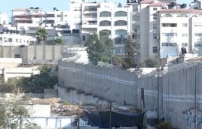 بالفيديو ...سلطات الاحتلال تستأنف بناء الجدار العنصري حول القدس 