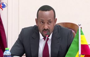 رئيس وزراء إثيوبيا يمارس الرياضة مع معتصمين من جيشه