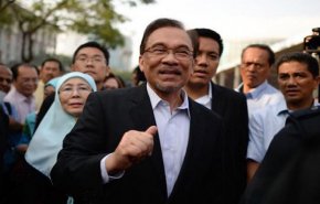 أنور إبراهيم يعود إلى الحياة السياسية في ماليزيا+فيديو