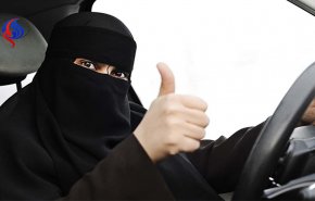 شركة لنقل الركاب بالشرقية تستخدم أول سائقة سعودية