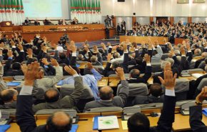 نواب بالجزائر يغلقون مبنى البرلمان.. والسبب؟!