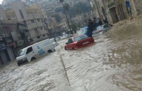 شاهد بالفيديو والصور.. بلدان عربية تغرق في السيول!!