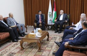 هنية يستقبل وفدا امنيا مصريا في مكتبه 