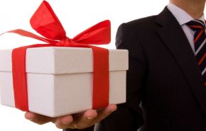 روسيا.. قائمة الهدايا مسموح للموظفين بتلقيها