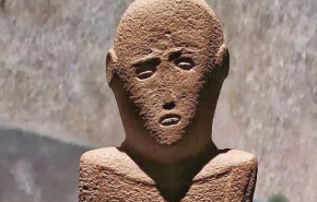 تمثال رجل المعاناة.. منحوتة أثرية من جزيرة العرب تجوب العالم